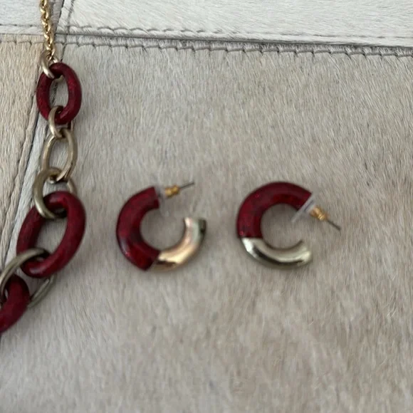 Loft Gold and Shimmer Red Necklace - Picture 3 of 5
